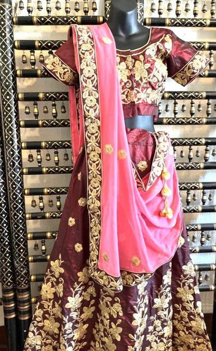 Heavy embroided beautiful lehnga size 40 Sr1