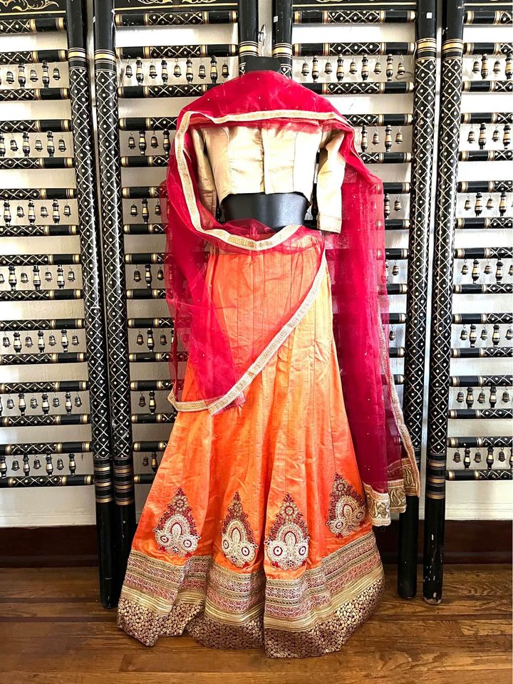 Embroiled lehnga with plain silk blouse size 38 Sr2